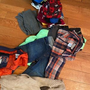 Size 2T boys fall winter clothes. Lot sell.